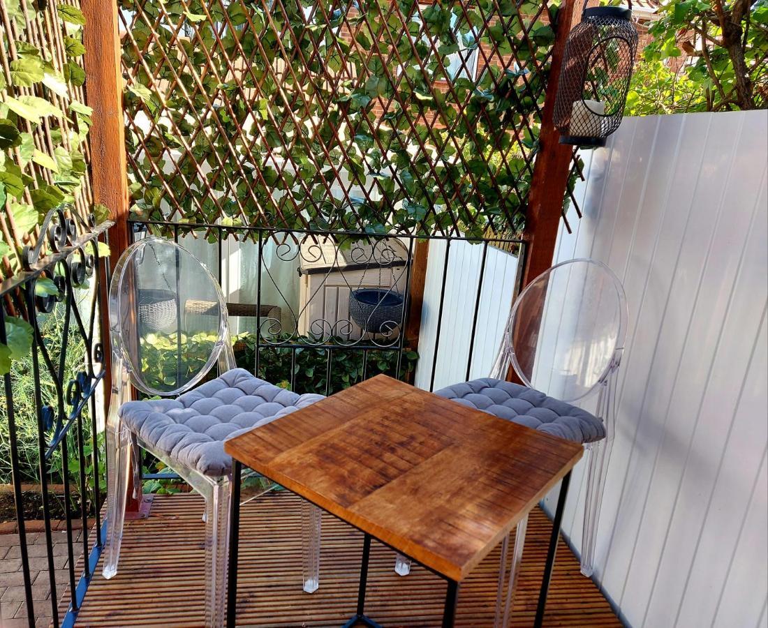 לונדון Pretty Studio With A Private Terrace מראה חיצוני תמונה